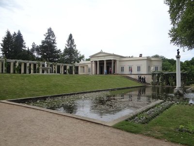 샬로텐호프 궁전 (Schloss Charlottenhof)